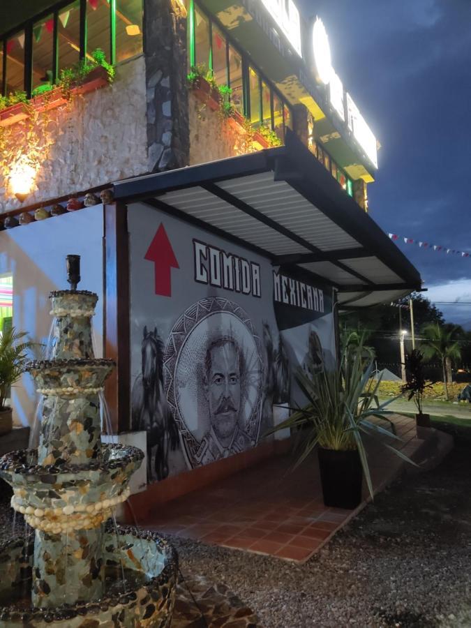 Hotel Aguas Abiertas Guatapé Esterno foto