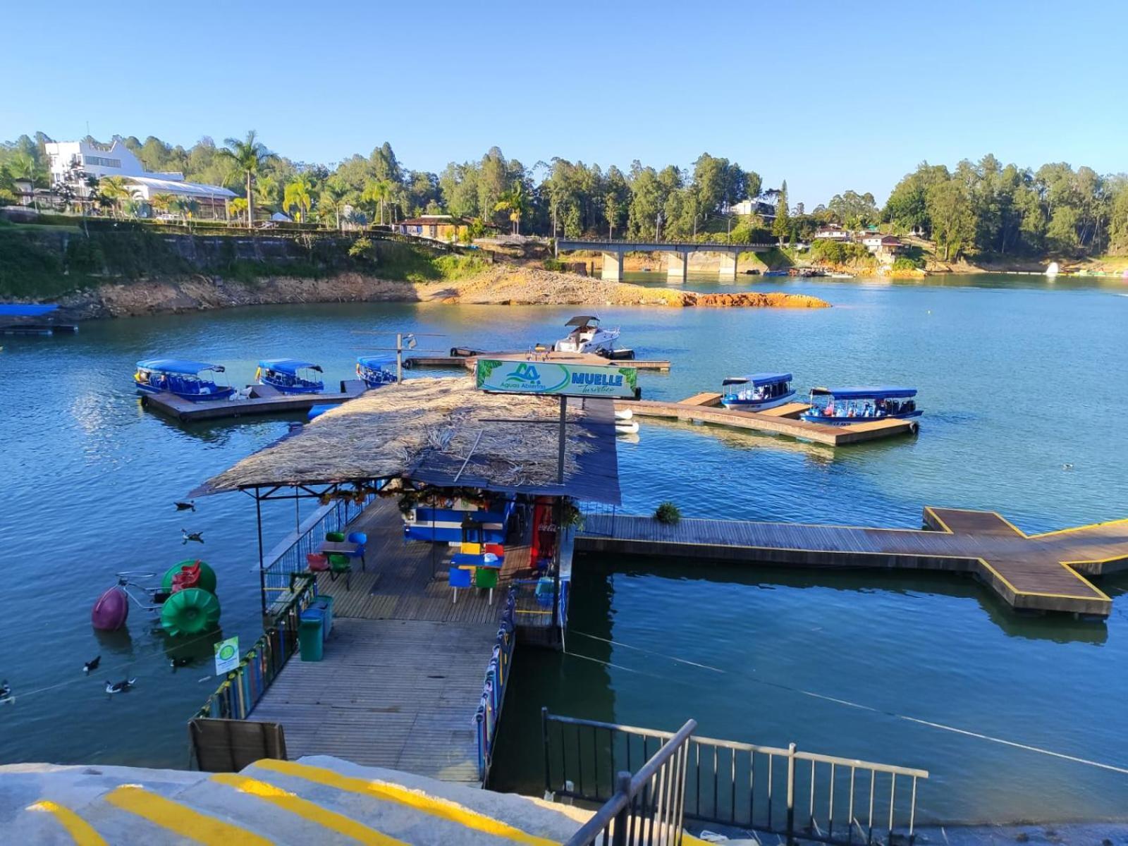 Hotel Aguas Abiertas Guatapé Esterno foto