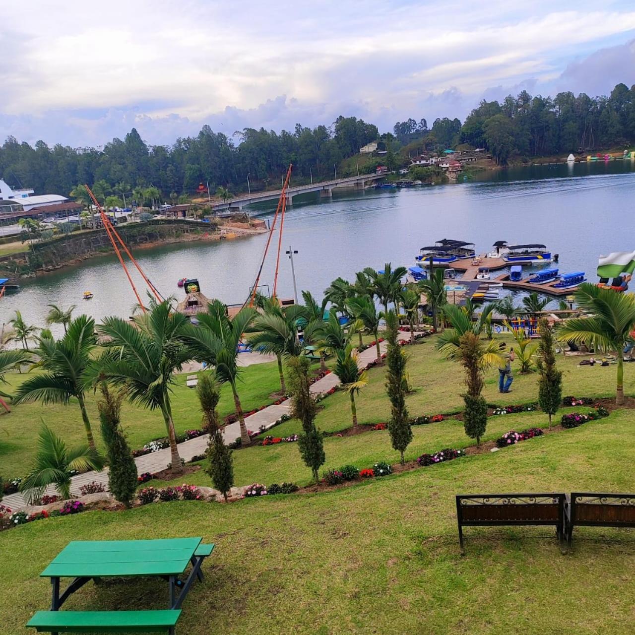 Hotel Aguas Abiertas Guatapé Esterno foto